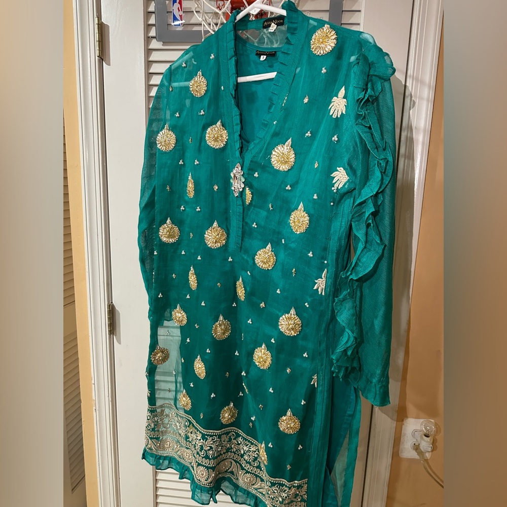 Agha Noor size S Kurti